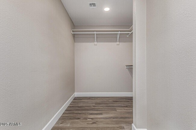 Building Photo - 9938 W Willow Creek Cir