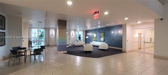 Building Photo - 2000 N Bayshore Dr