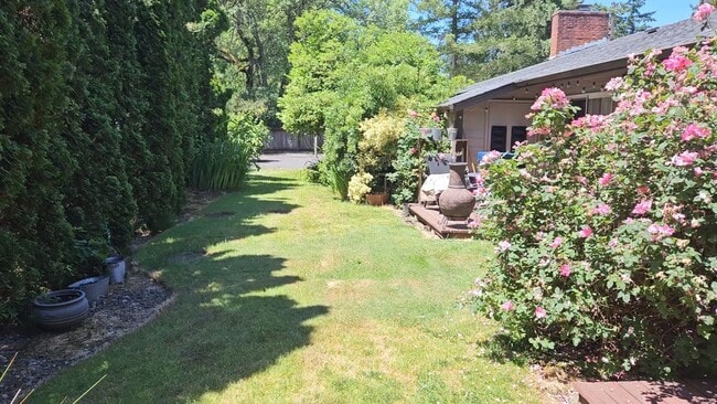 Building Photo - 4480 SW 96th Ave