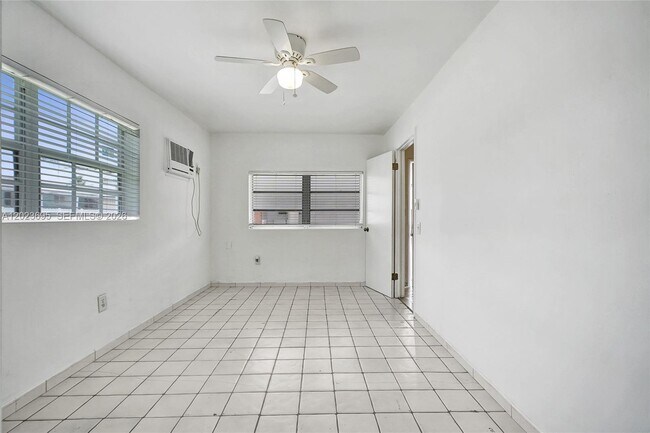 Building Photo - 877 W 33rd St