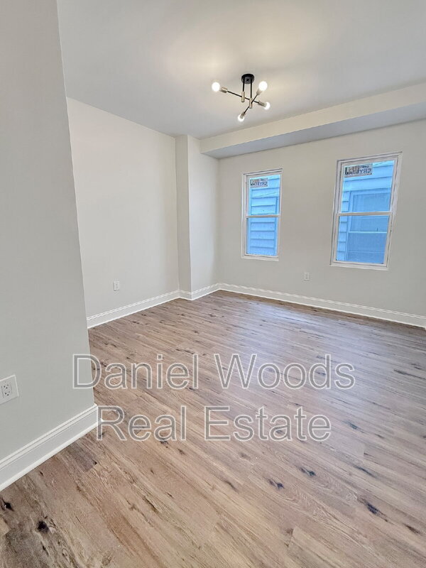 Building Photo - 4813 Chestnut St