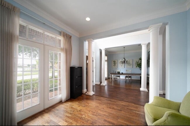 Building Photo - 5902 Garden Hills Dr