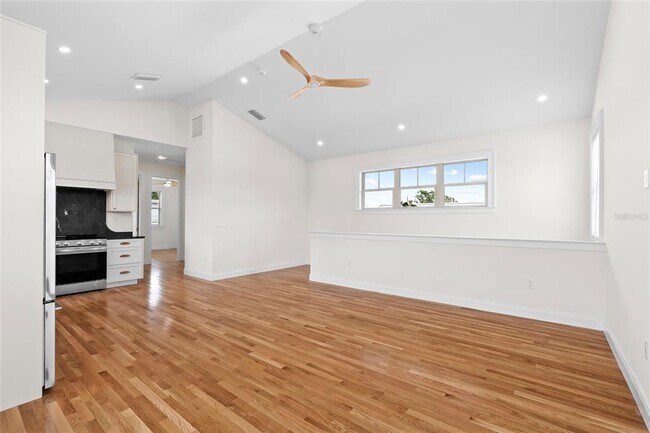 Building Photo - 1631 31st Ave N