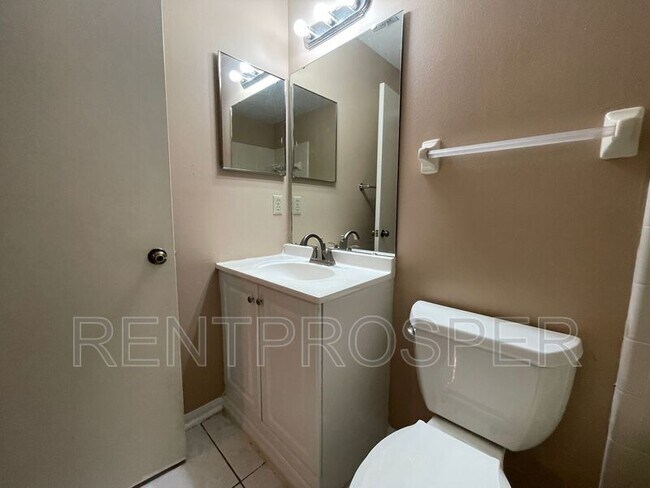 Building Photo - 4435 Brook Hollow Cir