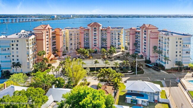 Building Photo - 102 Riverside Dr