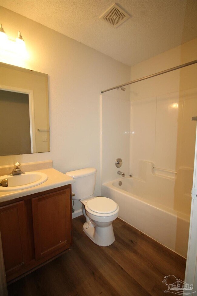 Building Photo - 501 Wood Crest Way