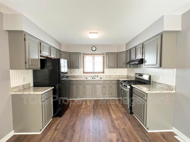 Building Photo - 629 3rd Ave