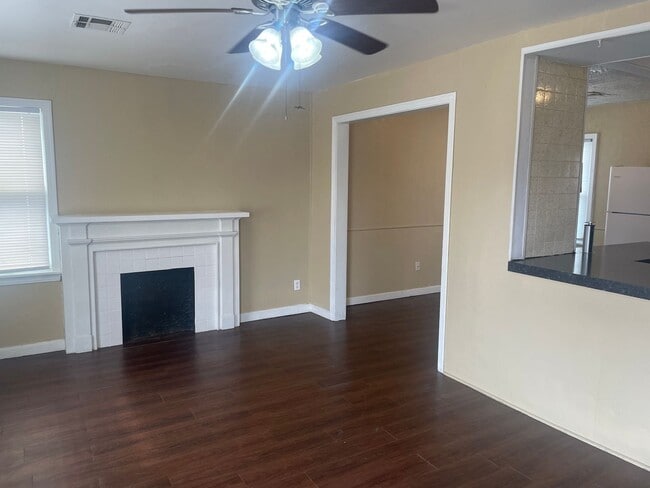 Building Photo - 2 bed 1 bath, laundry connections, large fenced yard, corner lot!