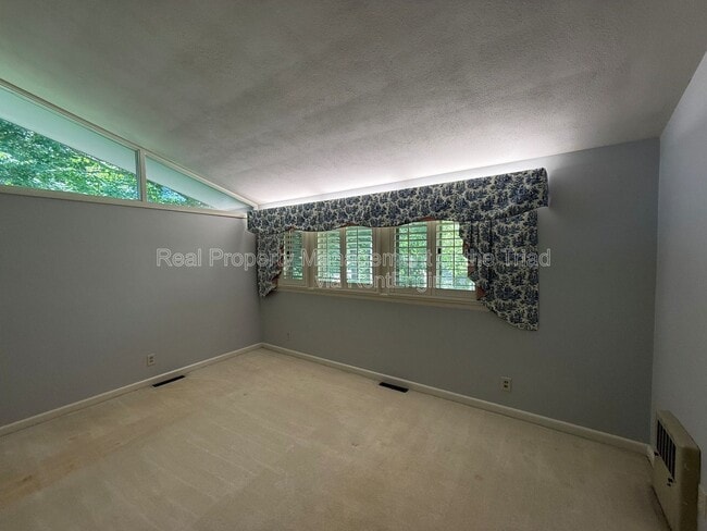 Building Photo - 1507 Pinehurst Dr