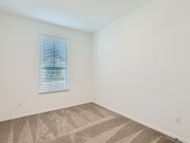 Building Photo - 1608 Holly Lk Dr