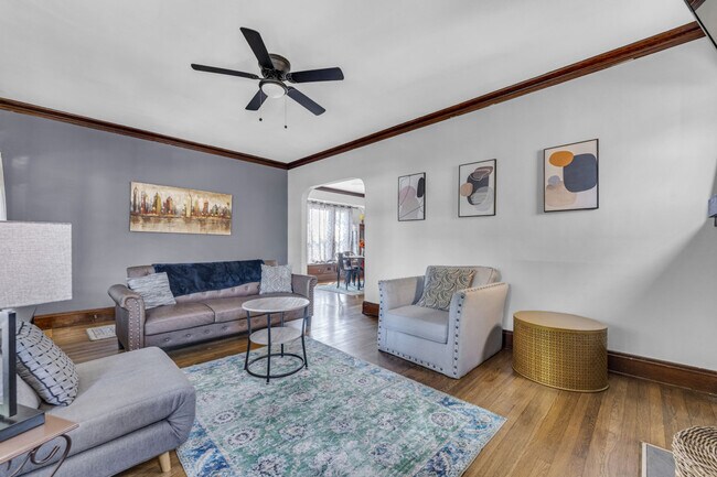 Building Photo - 10617 Bernard Ave