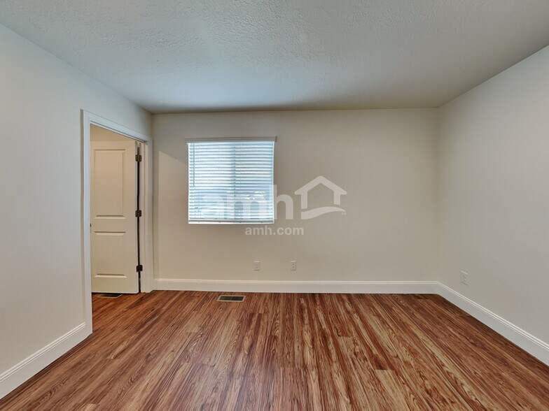 Building Photo - 3371 S 2580 W