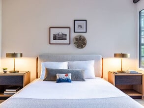 Building Photo - 1550 NW Naito Pkwy