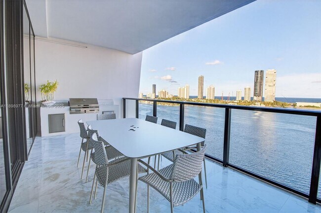 Building Photo - 5000 Island Estates Dr