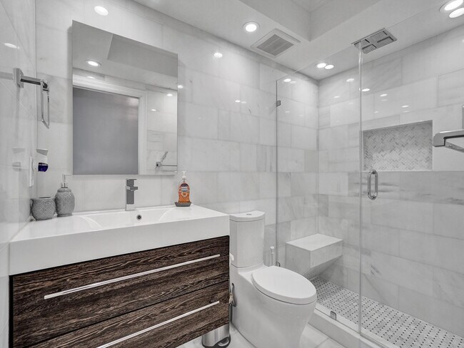 Building Photo - 209 N Fort Lauderdale Beach Blvd