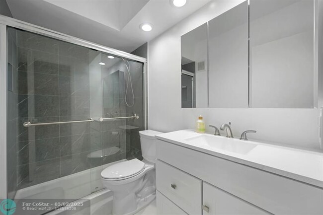Building Photo - 460 Paradise Isle Blvd