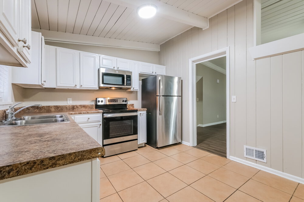 Building Photo - 2410 Ridgeway Dr