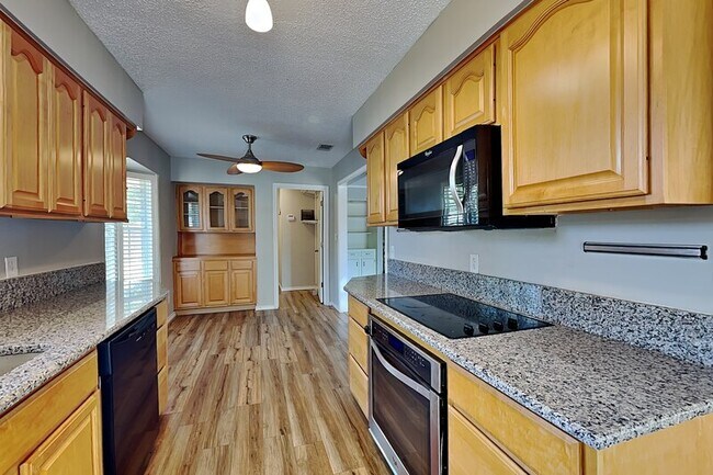 Building Photo - 1605 Brighton Dr