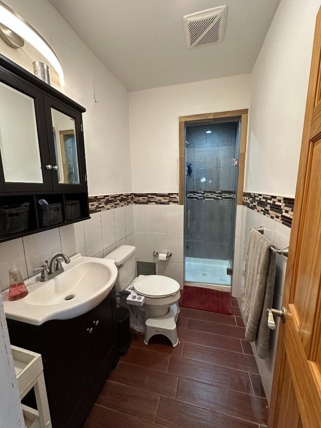 Building Photo - 4 bedroom in BROOKLYN NY 11218