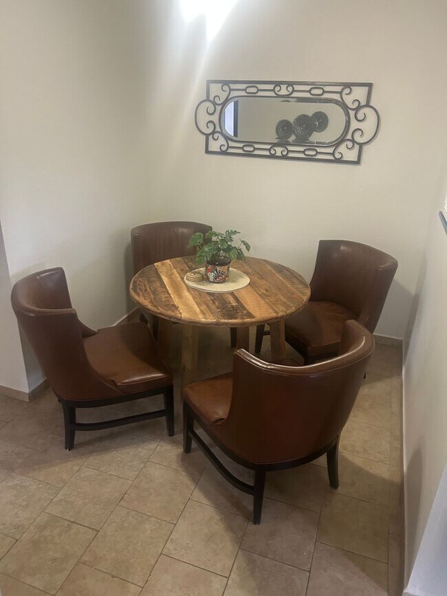 Building Photo - Great one bedroom on lower level!
