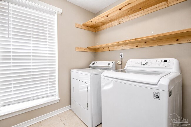 Building Photo - 10609 Creek Ridge Dr