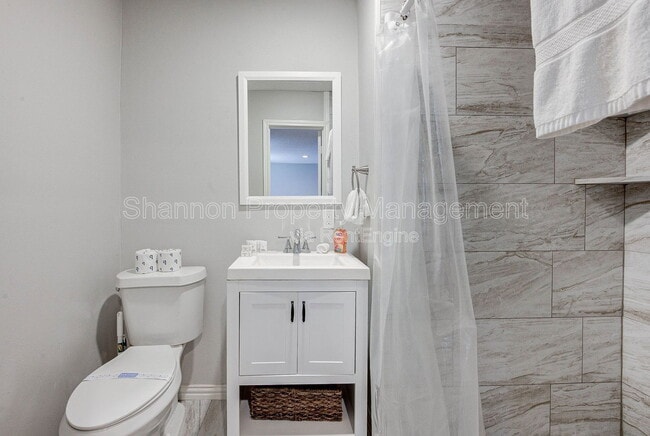 Building Photo - 921 Kern St