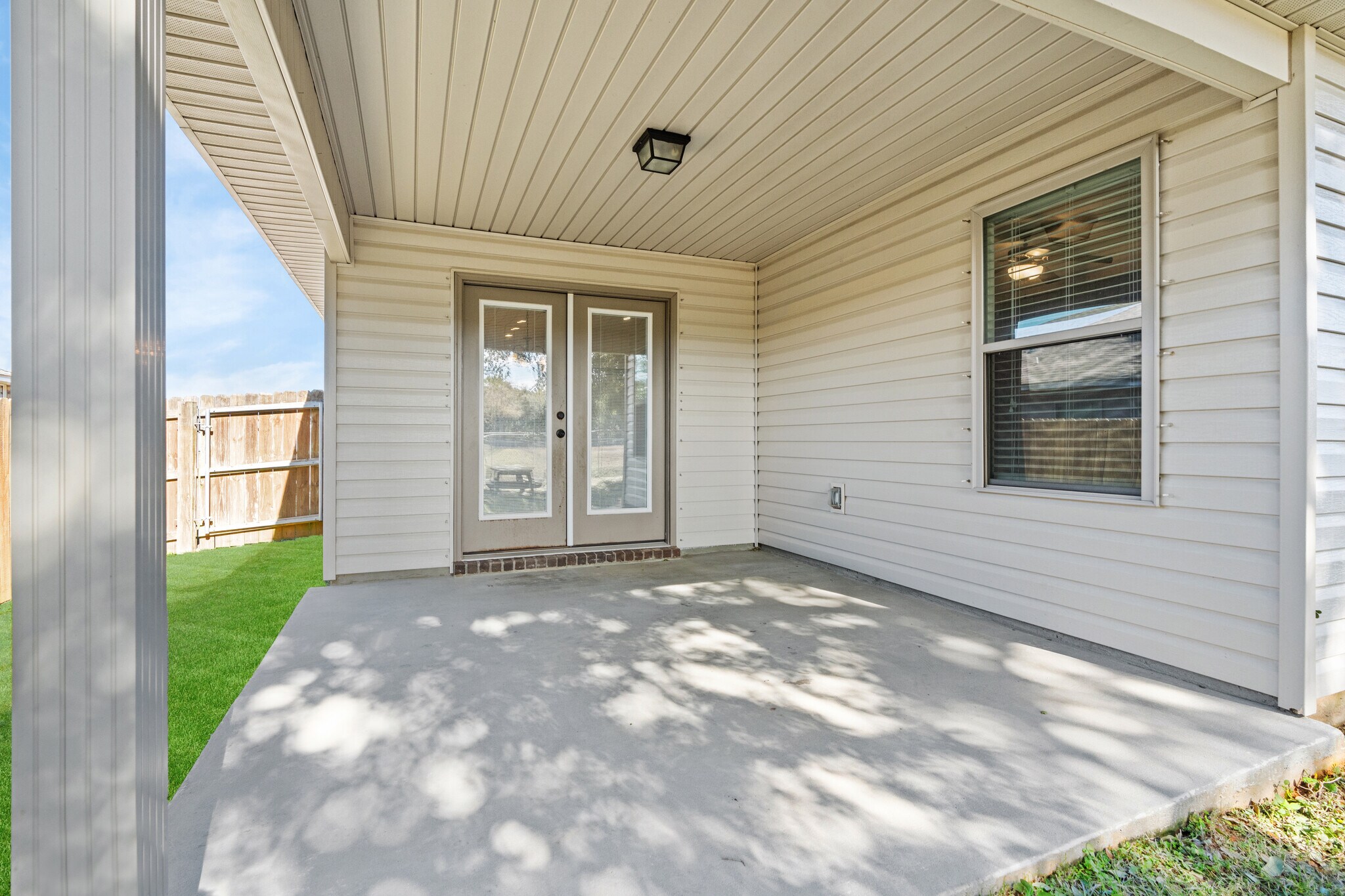 Building Photo - 5555 Peach Dr