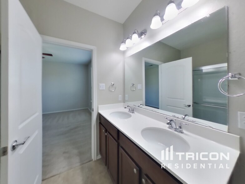 Building Photo - 1708 Cliffbrake Wy