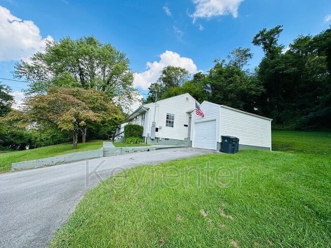 Building Photo - 800 Gertrude Ave