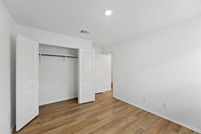 Building Photo - 443 Sebring Cir