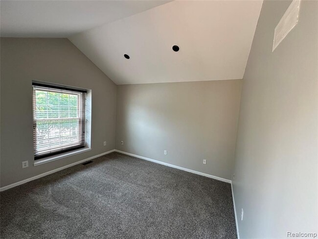 Building Photo - 28240 Golf Pointe Blvd