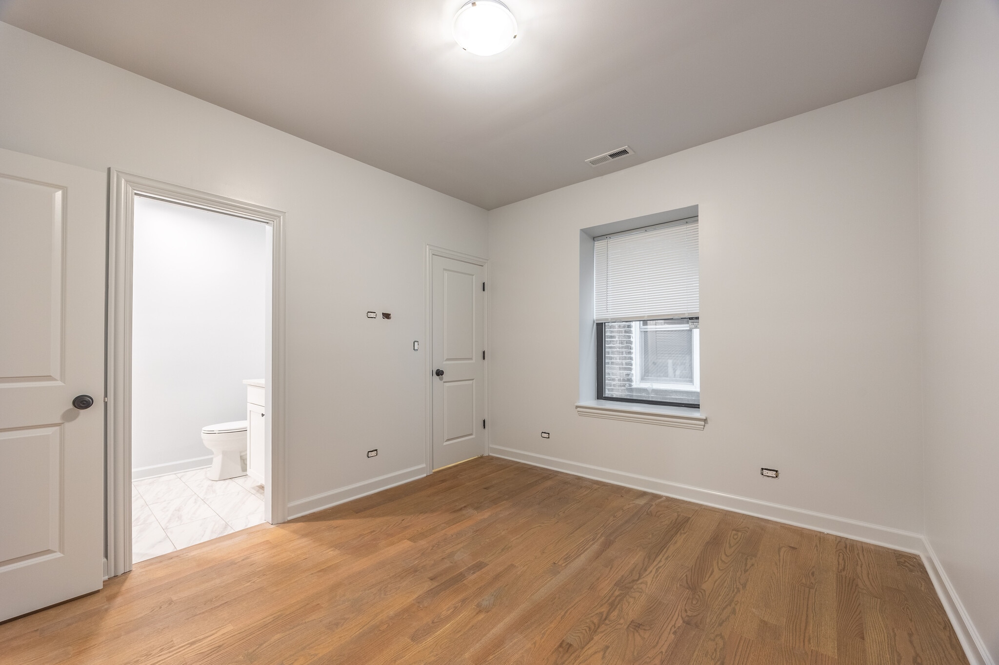 Building Photo - 3708 N Sawyer Ave