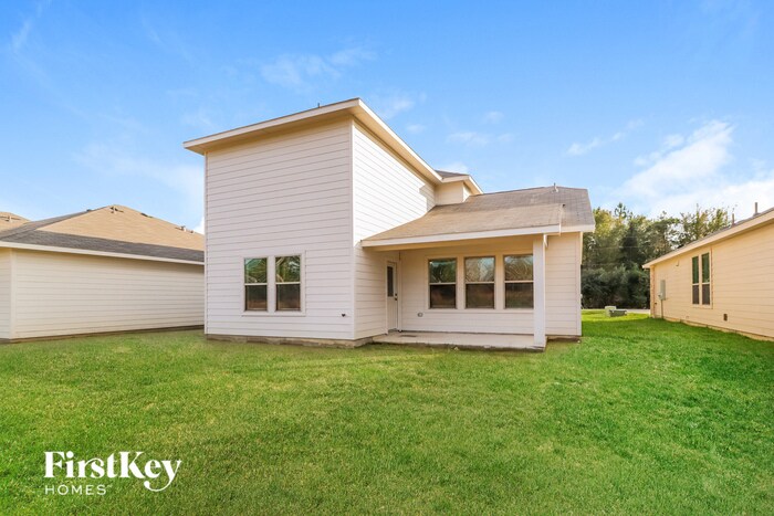 Building Photo - 14725 Country Club Dr