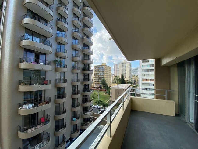 Building Photo - **KEALANI 2BD/2BA/1PK WAIKIKI CONDO FOR RENT**