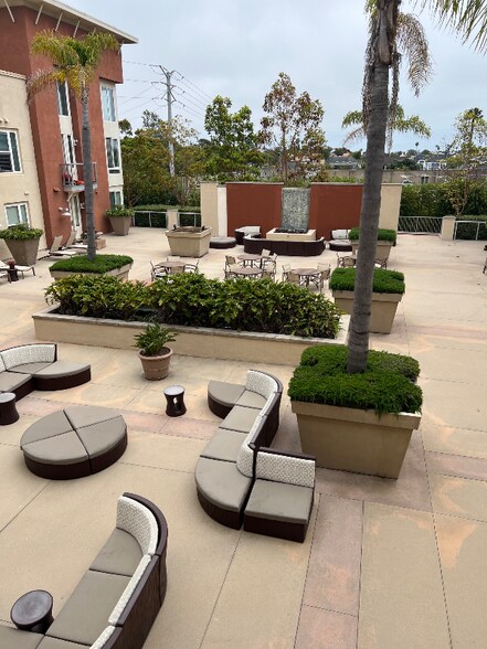 Building Photo - 1901 S Victoria Ave