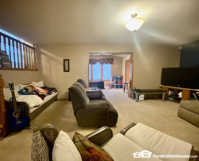 Building Photo - Unique 5BR/4BA 5 Level Home Available 11/4!