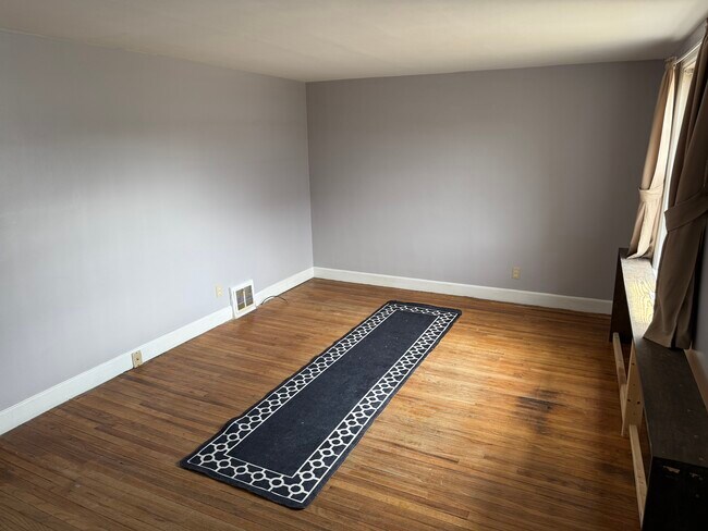 Building Photo - 26 Pinevale Ct