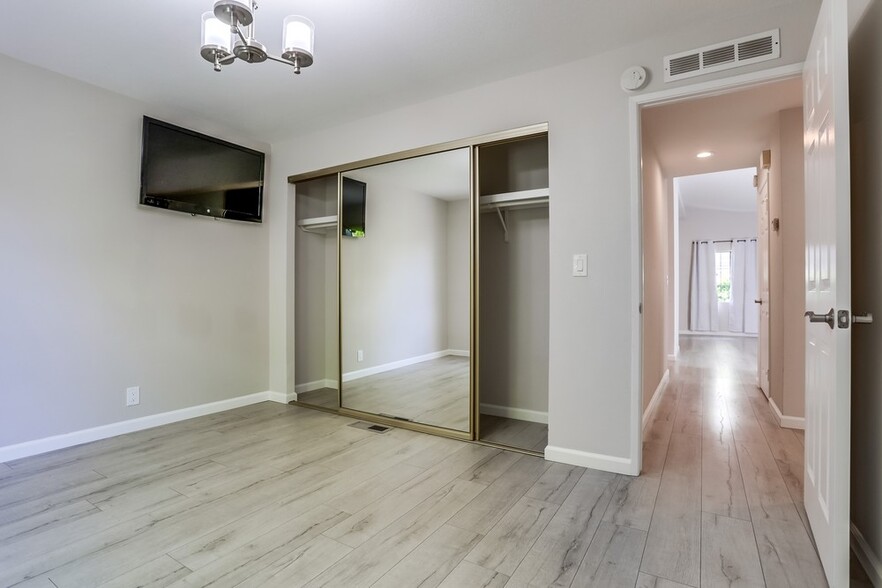 Building Photo - 3560 Turquoise Ln