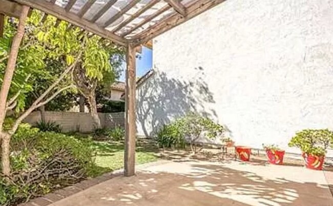 Building Photo - 4039 Lamarr Ave