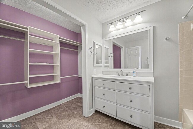 Building Photo - 11154 Summers Cove