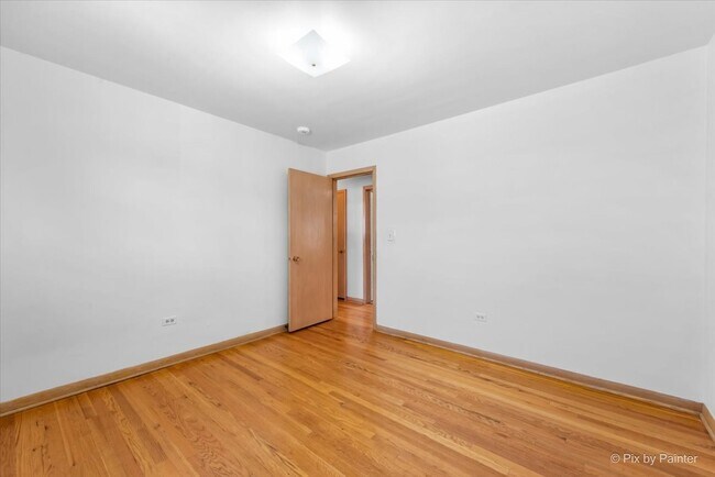 Building Photo - 2424 N 77th Ct
