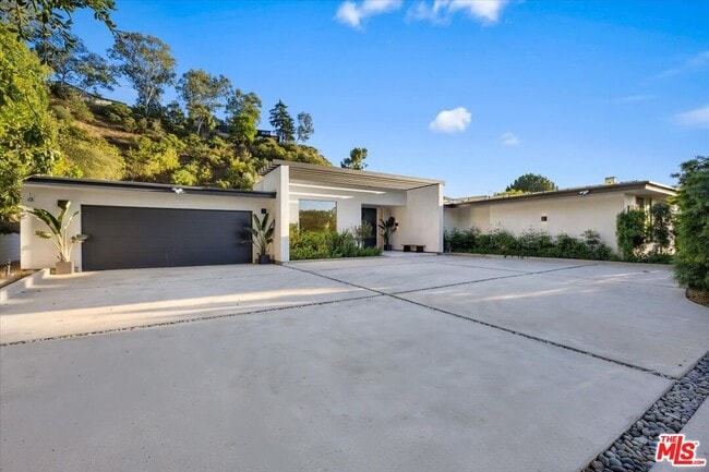 Building Photo - 1836 Loma Vista Dr