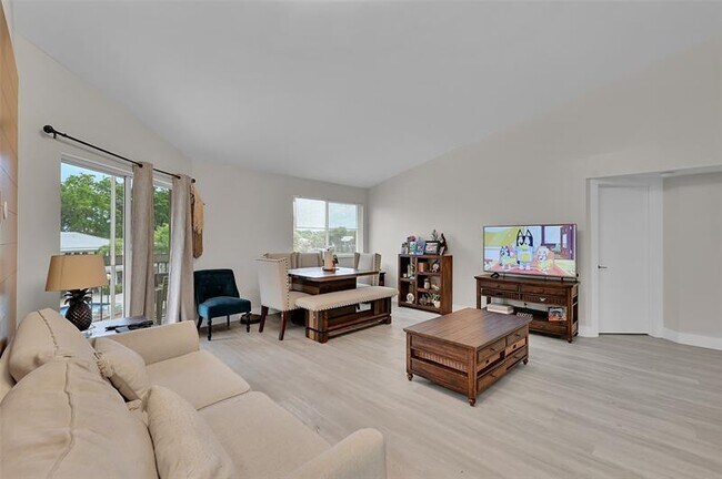 Building Photo - 9833 Westview Dr