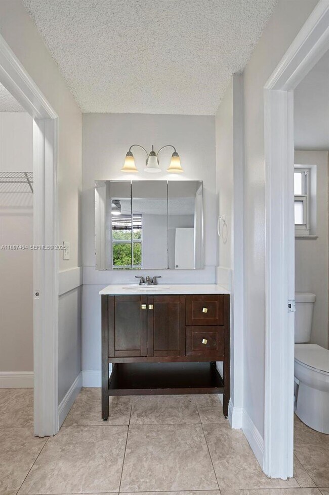 Building Photo - 9451 Evergreen Pl