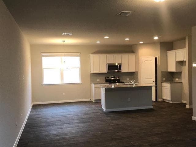 Building Photo - 221 Naset Dr