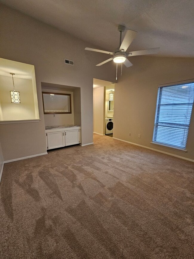 Building Photo - (1) Bed/(1.5) Bath Cardinal Creek Condo Avail NOW!
