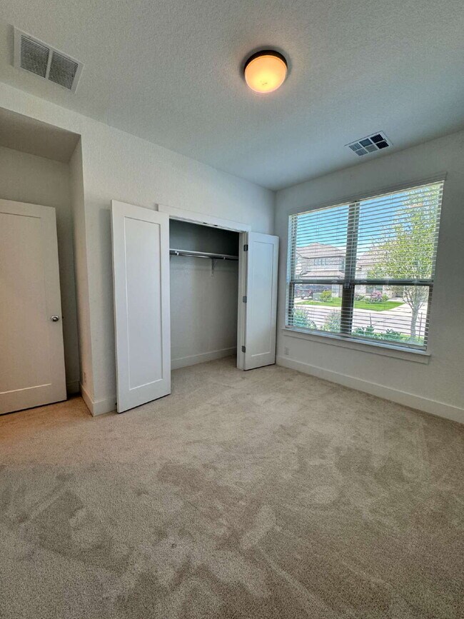 Building Photo - "Charming 4-Bed, 3-Bath Home in Castrovill...
