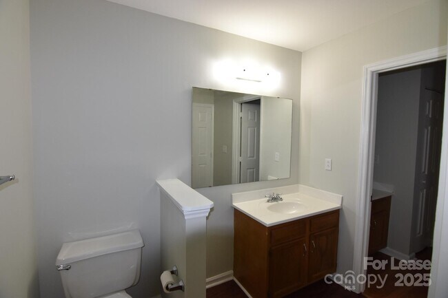 Building Photo - 8220 Golf Ridge Dr