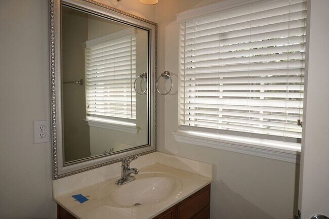 Building Photo - 2 Bedroom 2 Bathroom 55+ Community