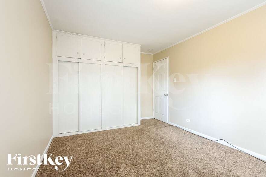 Building Photo - 374 Oswego St